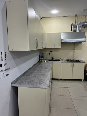 Dacia: Hostel içəri şəhər metrosunun tam yanında yerləşir. Qiymətə səhər
