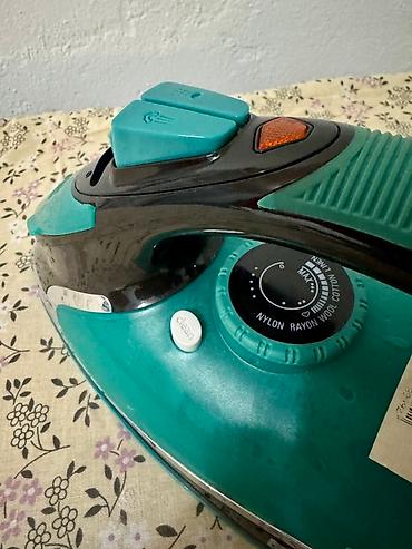 Утюги: 2200W gücündə və KD1023 model nömrəli buxarlı ütü. Bu ütü — 3