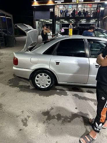 Audi: Audi A4: 1995 г., 2 л, Механика, Седан — 3