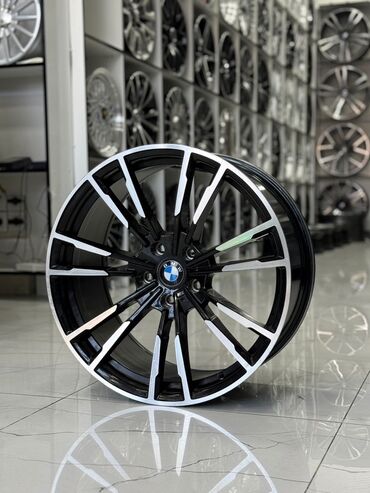 bmw r18 disk: BMW modelləri üçün nəzərdə tutulmuş bu avtomobil diski, qara rəngdə