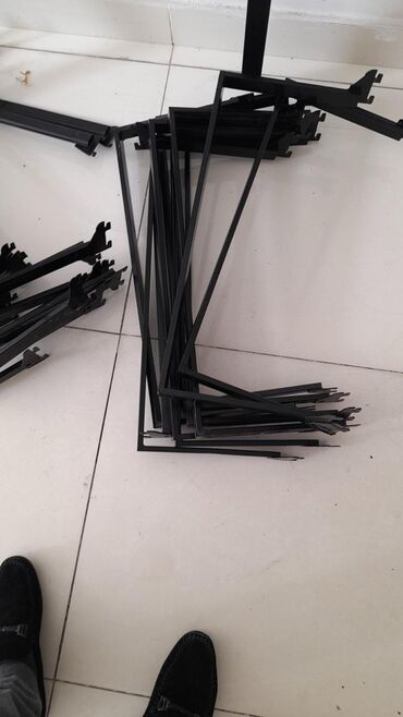 Vitrin üçün aksesuarlar: Mağaza vitrinləri üçün metal asqı və rəf tutacaqları dəsti - Rəng — 2