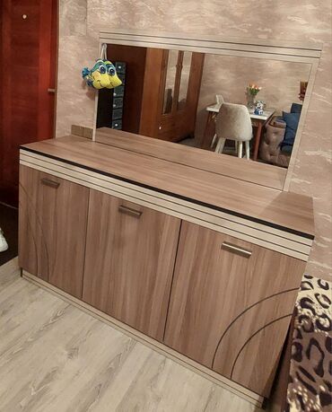 komod mebel: Kamod 130 manat.Ideal veziyyetde.Unvan Qarayev.SH