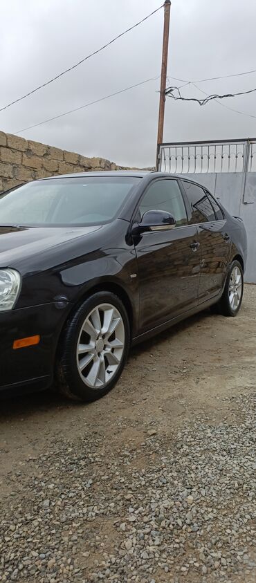 Volkswagen: Volkswagen Jetta: 2 l | 2009 il Sedan — 1