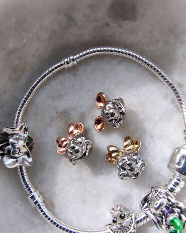 zenska pozlacena narukvica k: Narukvice Pandora, privesci i ogrlice na prodaju.
+