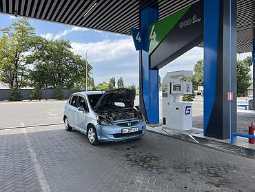 Продажа авто: Honda Fit: 2002 г., 1.5 л, Вариатор, Газ, Хэтчбэк — 3