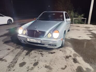 кресло на спринтер: Mercedes-Benz 320: 2001 г., 3.2 л, Автомат, Газ, Седан