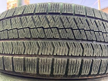 Шины и диски: 225/60/17 4 шт комплект в идеальном состоянии фирма Bridgestone год — 2