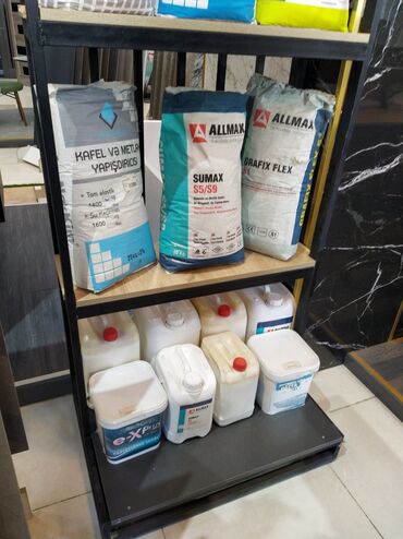 Алчипан: Rəflərdə müxtəlif tikinti məhsulları təqdim olunur. Buraya Allmax