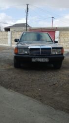 bentley mulsanne 6.75 v8: Mercedes-Benz 190 (W201) sedan - Kuzov: 4 qapılı sedan, qara rəng -