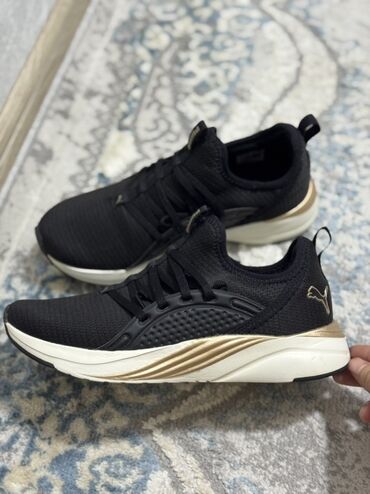 кросовки пума: Кроссовки Puma оригинальные черного цвета с золотистыми деталями. Б/У