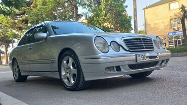 mersedes 1997: Mercedes-Benz E 240: 2.4 l | 2001 il Sedan