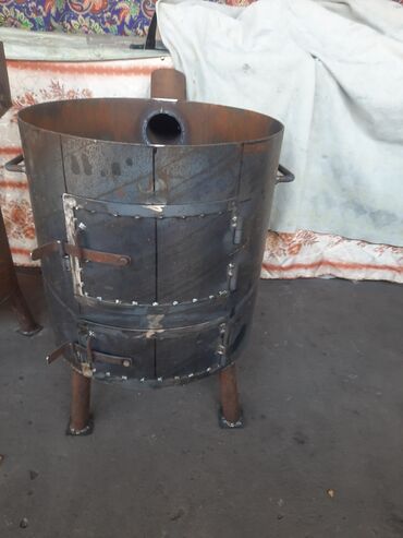 печка мещ: Продаю печкау под казан 
Высота 70
Диаметр 50
Толщина 3мм