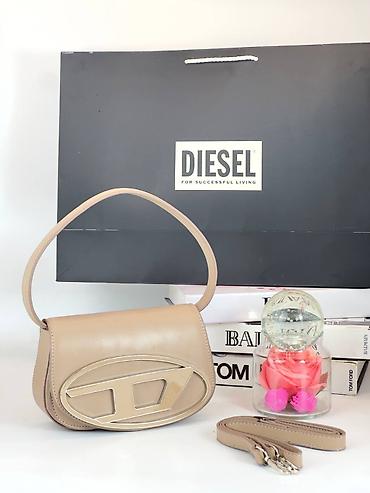 roze poze: Diesel ženska torba – model sa prepoznatljivim ovalnim logoom napred — 9