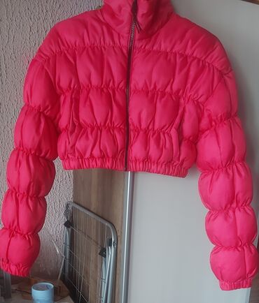 moncler prsluci: Bershka pink crop top jakna, S vel, cena 1.000 din