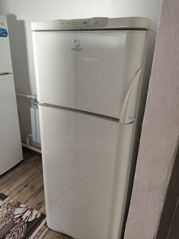 холодильник артель: Холодильник Indesit, Б/у, Двухкамерный, 150 *