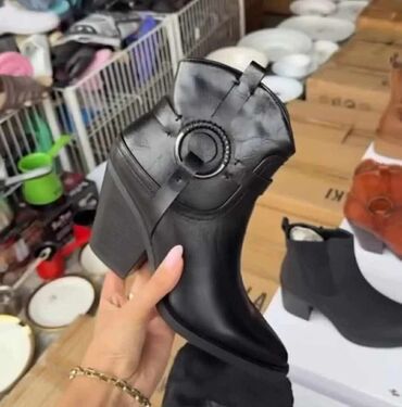 Čizme: Cizmice

NABAVKA
36-41
4300 din 💥 — 12