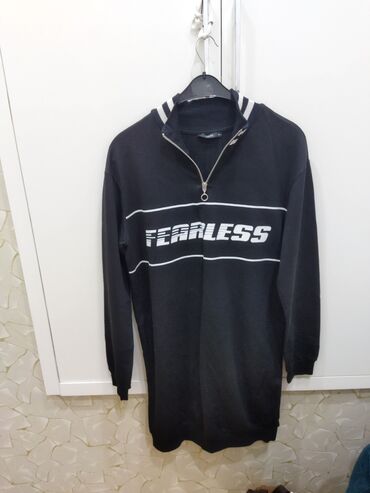 Koftalar, sviterlər: İsti triko sviterlər çox az geyinilib, her biri 7 azn — 11