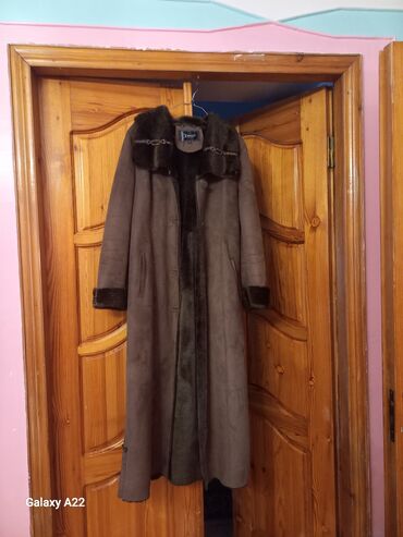 Paltolar: Uşaqdan-böyüyə soyuq havalar üçün uzun xəzli palto. - Model: Uzun