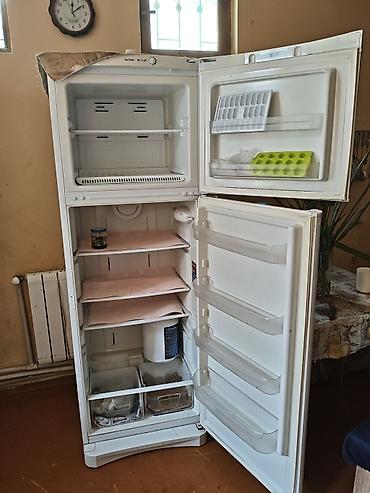 samsung galaxy folder 2: İşlənmiş 2 qapılı Indesit Soyuducu Satılır, rəng - Ağ, Dolab içi — 2