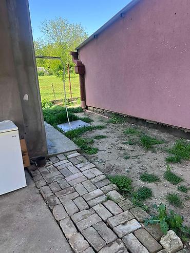 izdavanje kuća beograd: Izdajem kuću u Zemunu, na odličnoj lokaciji, u ulici Mozerova. Kuća je — 10
