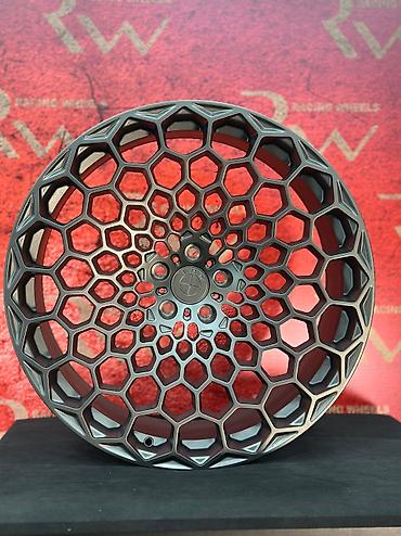 Диски: Диски R 22 BMW, отверстий - 5, Новый — 6