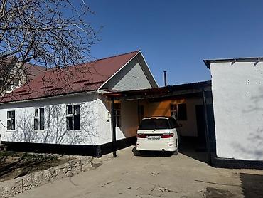 Продажа коттеджей и домов: Продаётся отдельный жилой дом с двориком и навесом для авто. - — 1