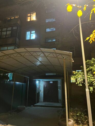 куплю квартиру в бишкеке 8 микрорайоне: 2 бөлмө, 46 кв. м, 104-серия, 4 кабат, Евроремонт