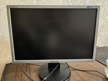 Тарелки: Kompüter üçün nəzərdə tutulmuş Samsung SyncMaster 943 LCD monitor