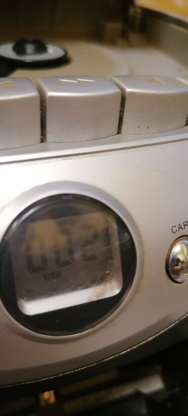 Pojačala i prijemnici: Radio Weg sa ispravnim USB a CD neznam. Lepo radi
 Mirjevo — 6