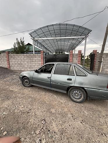 болушу: Daewoo Nexia: 1994 г., 1.5 л, Кол менен иштөөчү, Бензин, Седан — 3