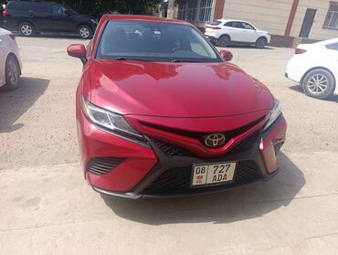 рулевая рейка виндом: Автомобиль Toyota Camry, красный цвет, представляет собой стильный