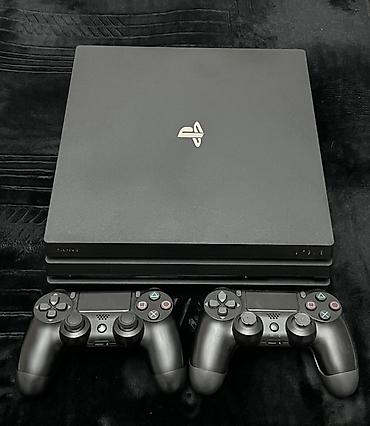 плейстешен 3: PlayStation 4 Pro (черная) с двумя беспроводными геймпадами DualShock — 1