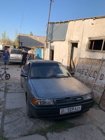 Mazda: Mazda 323: 1989 г., 1.6 л, Механика, Бензин, Седан