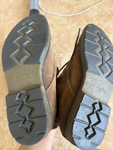 мужская обувь: Мужские ботинки Clarks - Модель: шнуровочные полуботинки/чукка -
