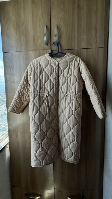 Демисезонные куртки: Здравствуйте!Продаю куртку Деми корейского производства,привозила
