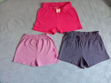 paket garderobe za devojcice: Tri šortsa, kao nova, 6-8god