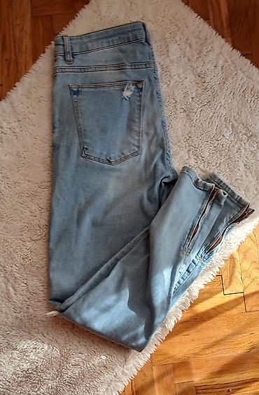 nepromocive torbe: Farmerke pull&bear vel.L
Poluobim struka 40-46
Duzina 104 — 3