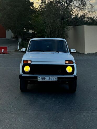 maşın vaz: VAZ (LADA) 4x4 Niva: 0.7 l | 2015 il 137500 km Ofrouder/SUV