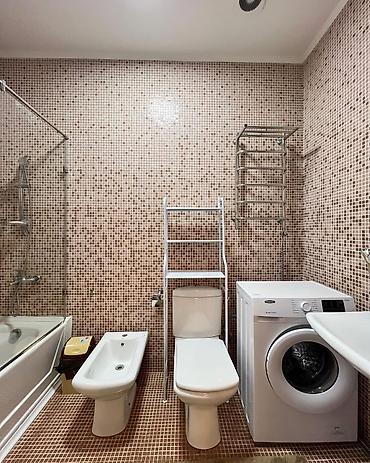 Продажа коттеджей и домов: 🏡 Продается часть коттеджа в ЦО «Радуга» 📍Локация: Иссык-Кульская — 13