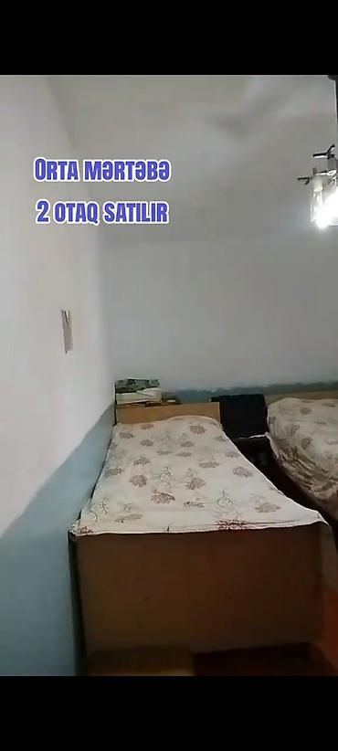 Köhnə tikili: Orta mərtəbədə yerləşən 2 otaqlı mənzil satılır. Planlaşdırma: - — 5