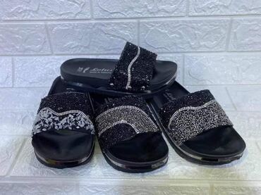 Papuče: Nova kolekcija
1600din.
36-40 — 17