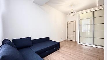 center: For rent spacious 3 bedroom apartment at Toktogul 140 / Togolok Moldo — 10