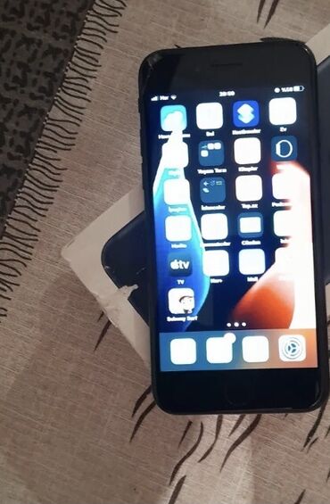 iphone 2: IPhone 7, 32 GB, Desert Titanium, Barmaq izi