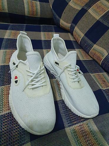 idman sort: Ağ rəngli unisex idman ayaqqabısı - Model: FOEWTL loqo detallı ağ — 1
