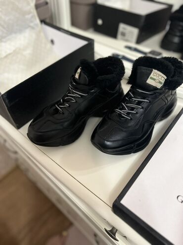 Сапоги: Высокие черные сапоги-ботфорты из эластичного материала, плотно — 9