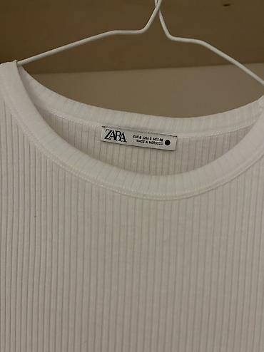 Искусственные цветы: Zara asimetrik kollu tişört 
Az geyilib


#zara — 9