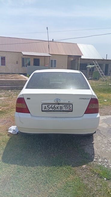 тайота хойландер: Автомобиль Toyota Corolla белого цвета, с автоматической коробкой
