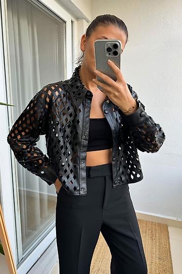 Köynək və bluzalar: Qadınlar üçün dəri effektli, qısa model ceket. - Rəng: qara - Dizayn — 3