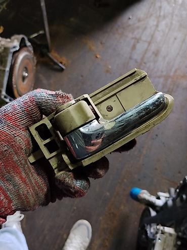 ручка салонная: Внутренняя дверная ручка автомобиля. Описание: - Материал — 1