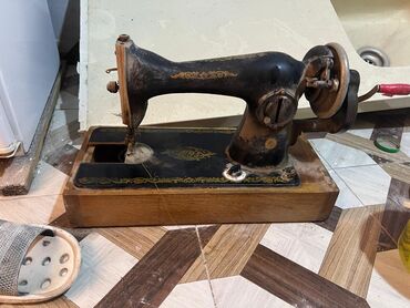 Qədim tikiş maşınları: Qədimi tikiş maşını. 55manat. Qabı yoxdur, şəkildəki kimidi. Ünvan lalafo.az -da Qədim tikiş maşınları: Qədimi tikiş maşını. 55manat. Qabı yoxdur, şəkildəki kimidi. Ünvan